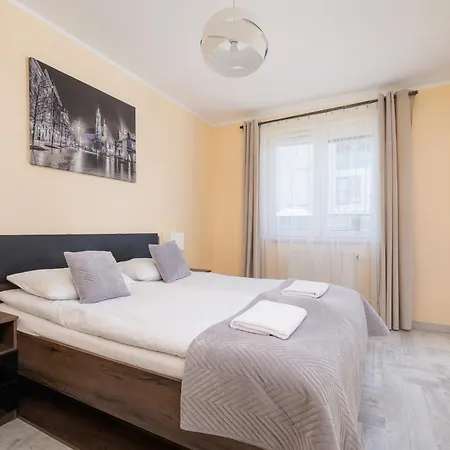 Zablocie By Renters Apartment